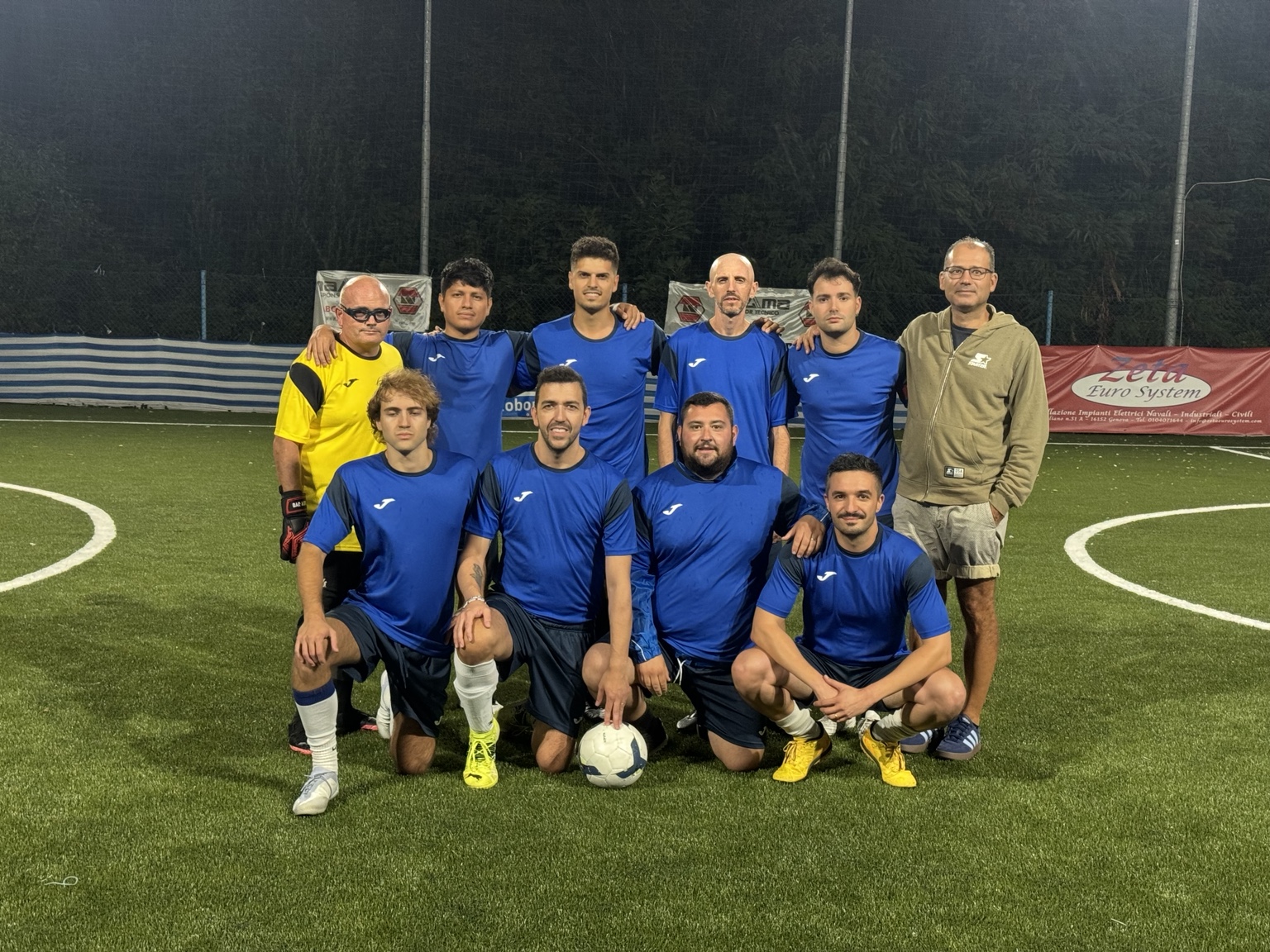 La squadra con la divisa blu